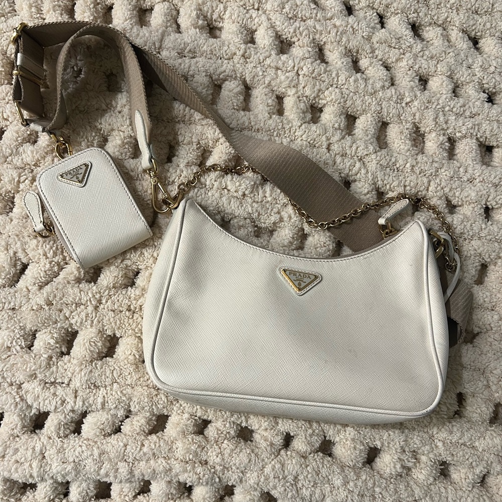 Leather Saffiano Prada Bag (Authentic) - Picture 2 of 15